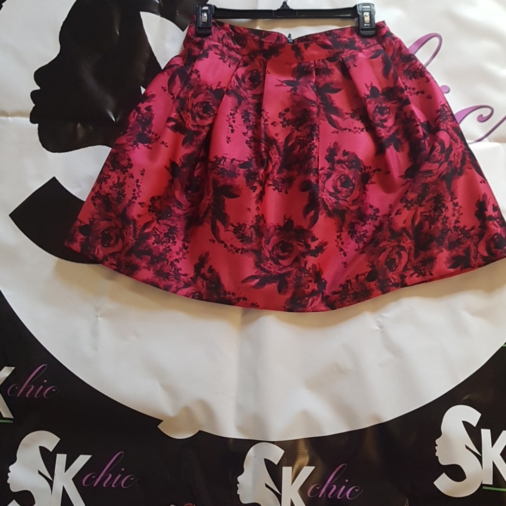 BCX skirt beautiful red and black rare  collection